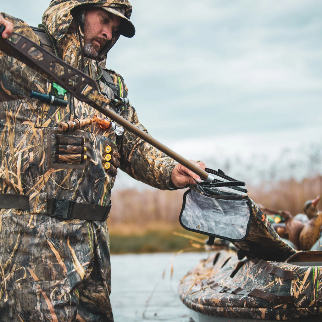 Mossy Oak - Auto-Sealing, Waterproof, Floating, Scent Proof Shotgun Bag