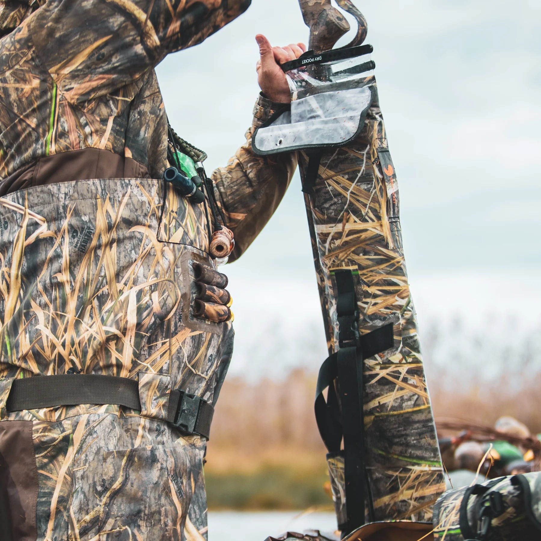 Mossy Oak - Auto-Sealing, Waterproof, Floating, Scent Proof Shotgun Bag